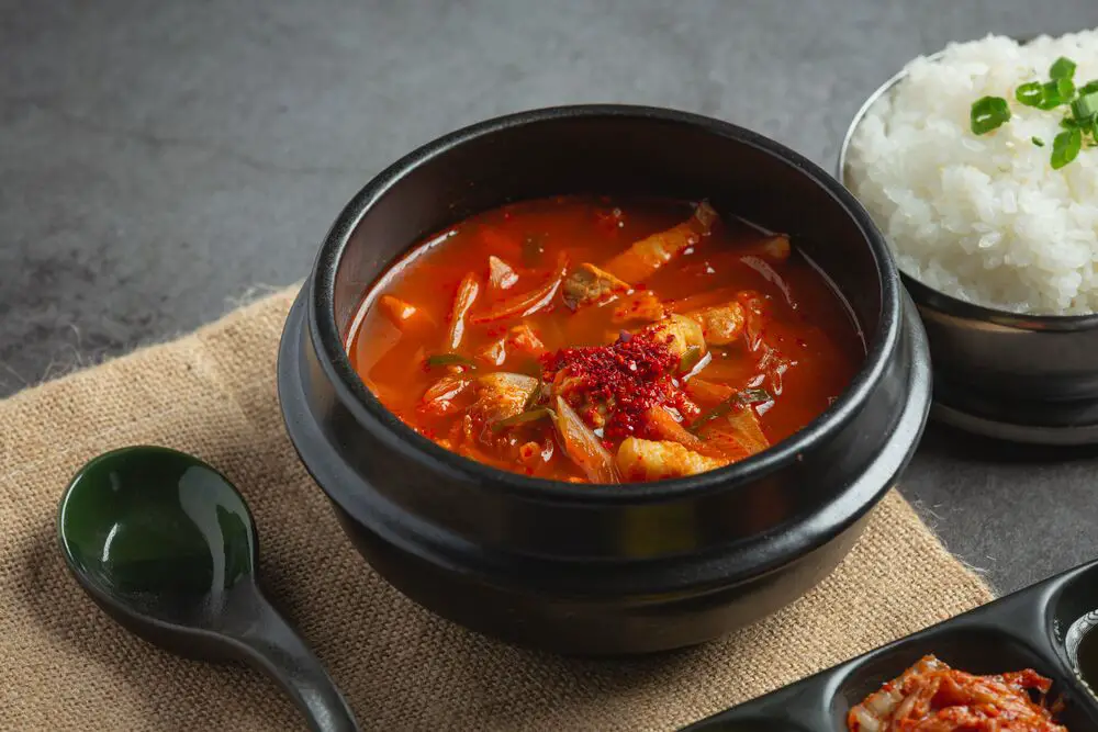Los 7 mejores sustitutos de la salsa de pescado para el kimchi con un sabor similar