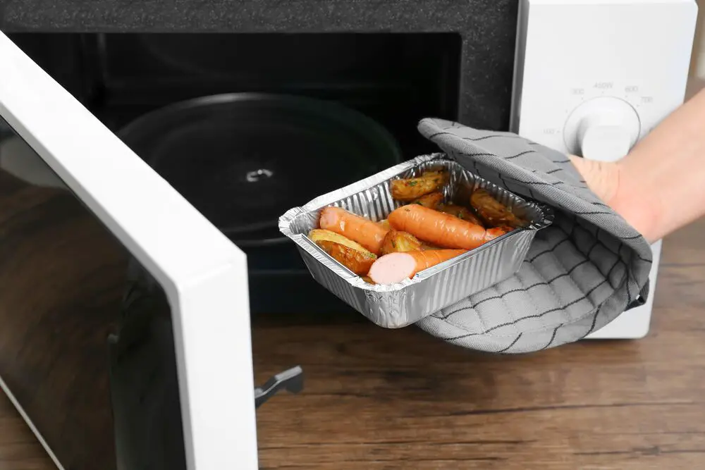¿Puedes cocinar salchichas en el microondas?