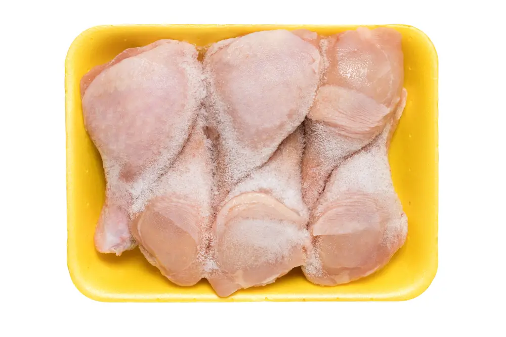 ¿Se puede marinar pollo congelado?