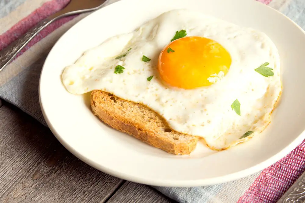 ¿Se puede recalentar un huevo frito? Aquí hay 2 formas simples de hacerlo