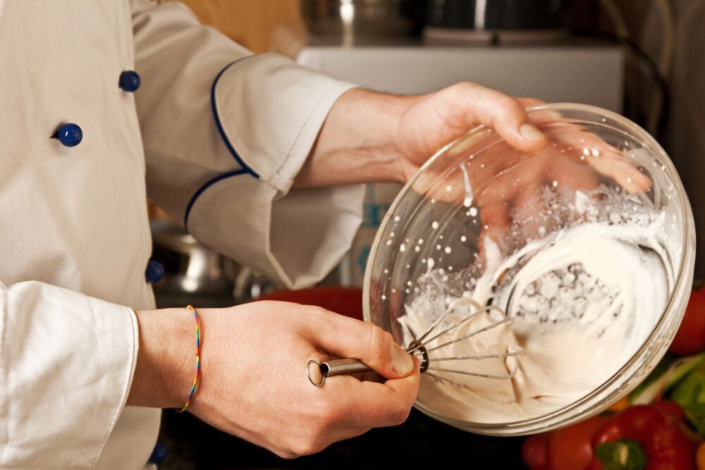 ¿Cómo se reduce la crema espesa?