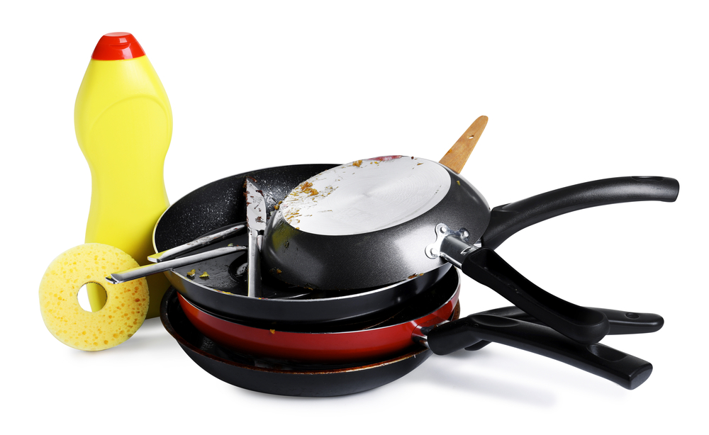 5 métodos fáciles para limpiar utensilios de cocina anodizados duros