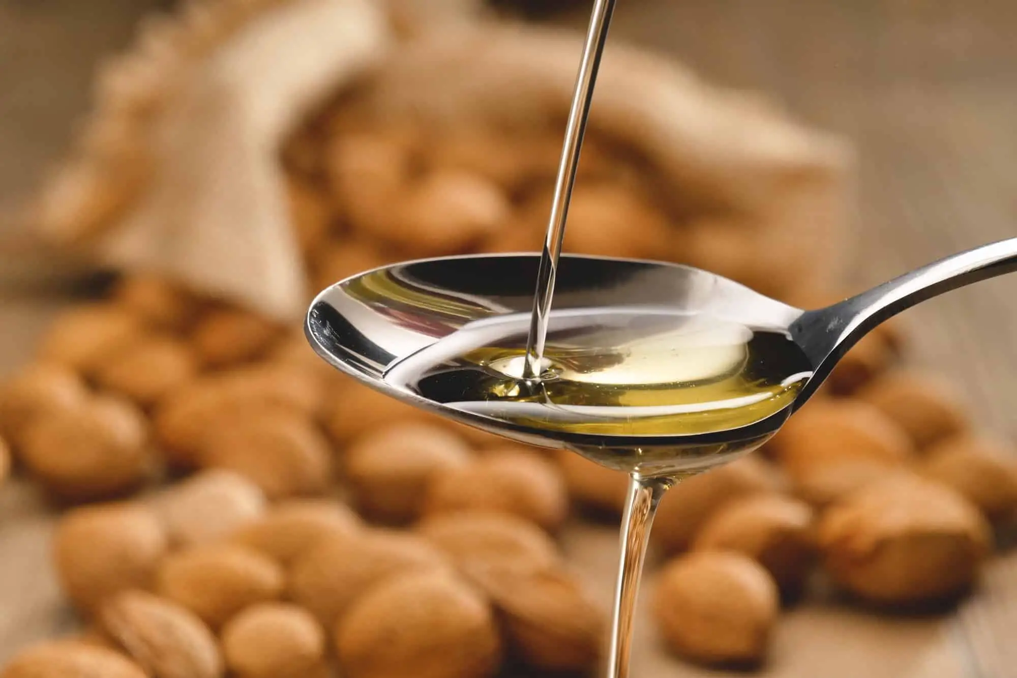 ¿Qué es un buen sustituto del aceite de almendras?