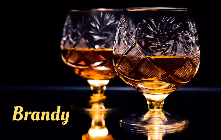 ¿Qué es un buen sustituto sin alcohol para el brandy en la receta?