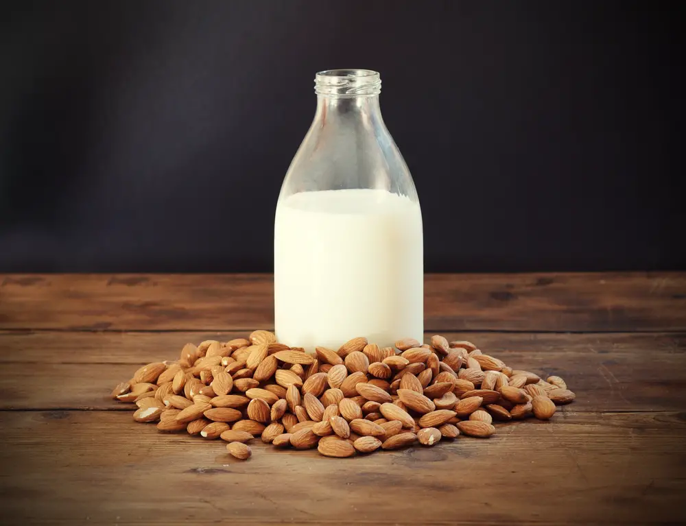 ¿Se puede hervir la leche de almendras? Respuesta explicada