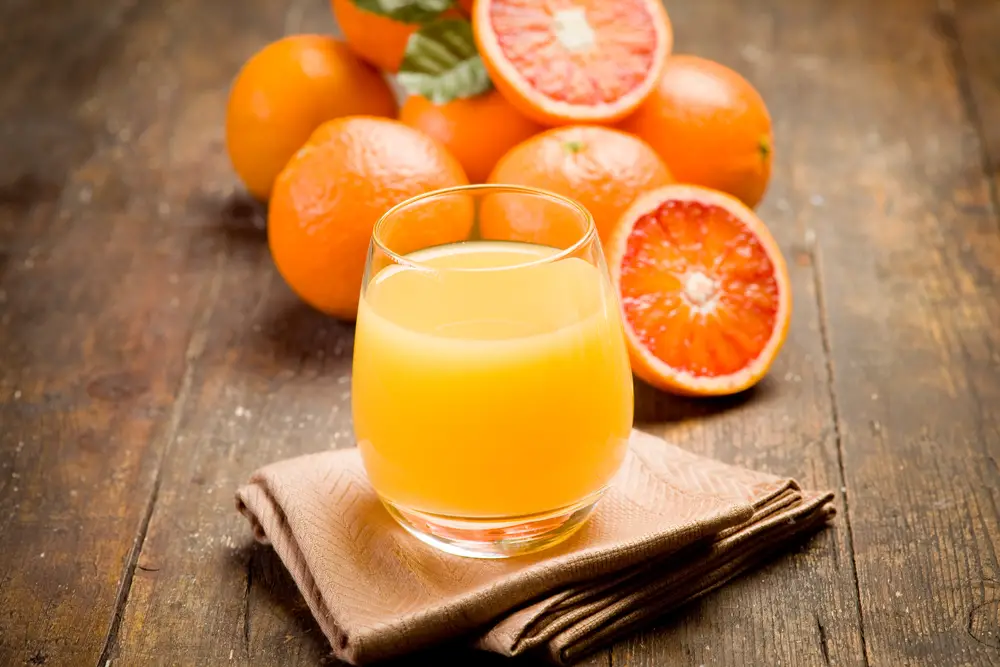 8 de los mejores sustitutos del jugo de naranja en batidos