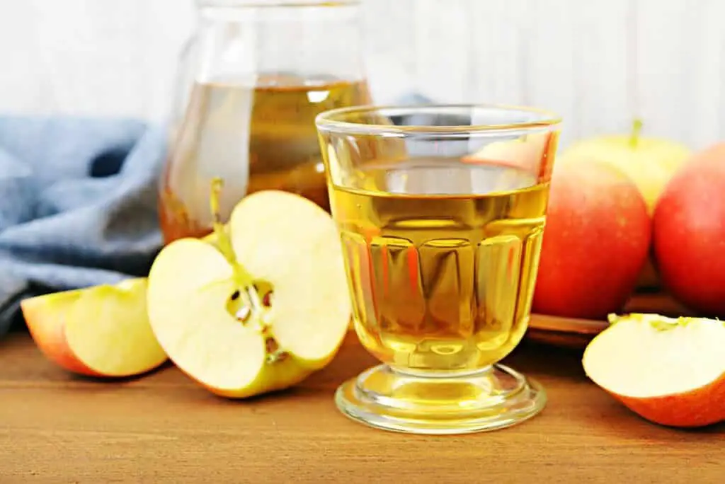 El mejor sustituto del jugo de manzana: las 13 mejores opciones aquí