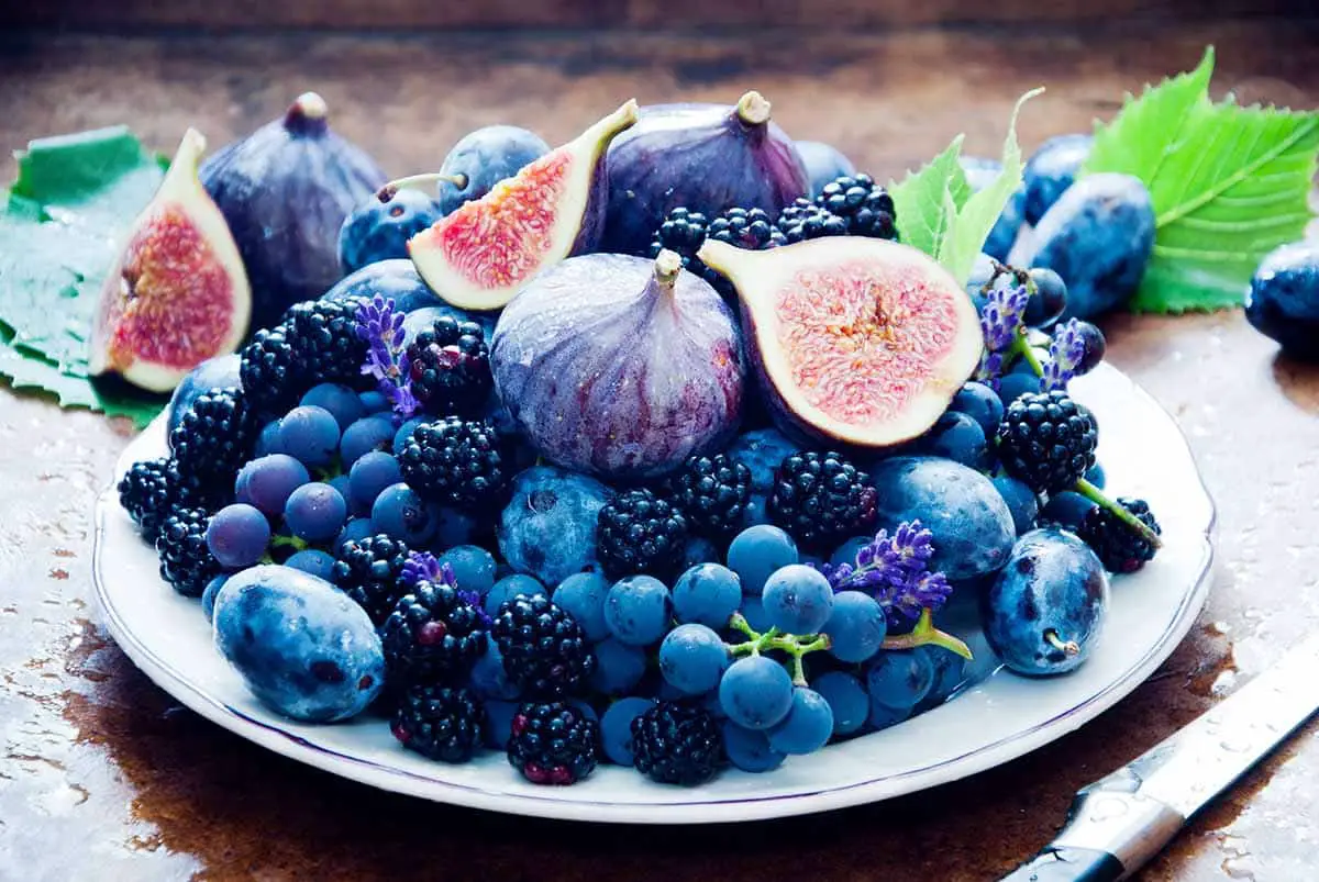 Fruta morada (16 frutas con un tono encantador)
