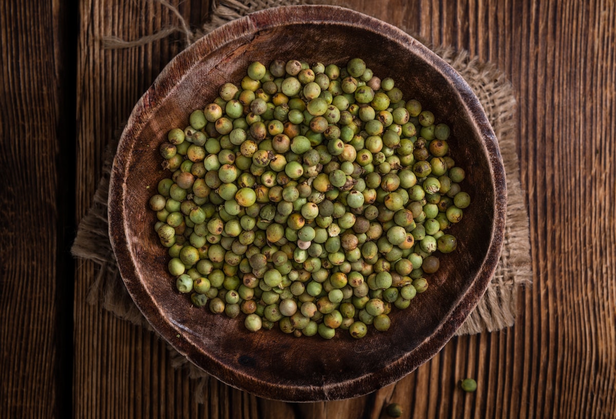 ¿Qué es un buen sustituto de los granos de pimienta verde?