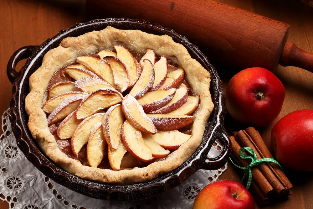 ¿La tarta de manzana necesita ser refrigerada? (respuesta explicada)