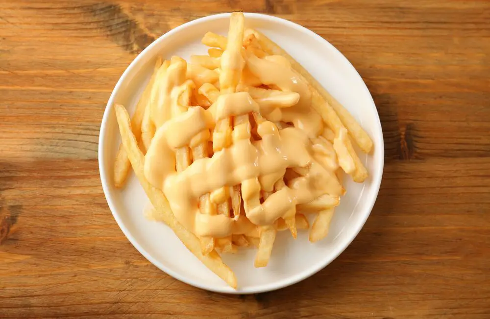 Cómo recalentar papas fritas con queso de 7 maneras simples