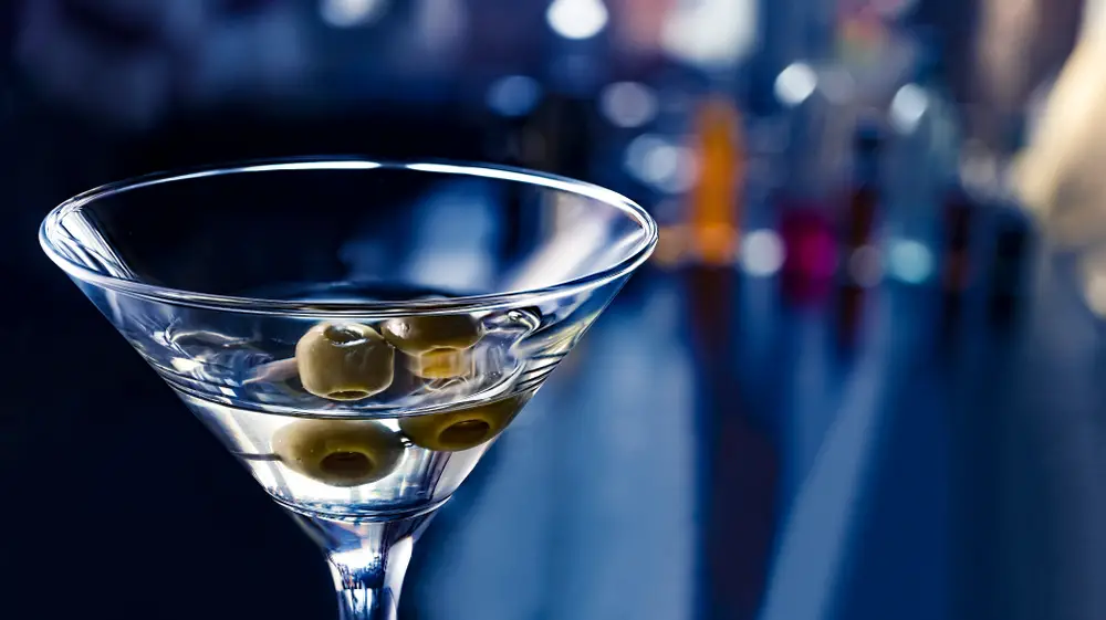 ¿A qué sabe un martini con aceitunas?