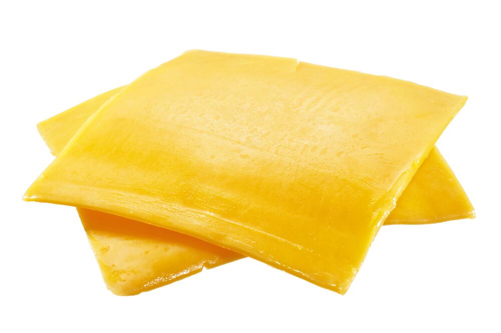 ¿Cuál es la diferencia entre el queso americano amarillo y blanco?