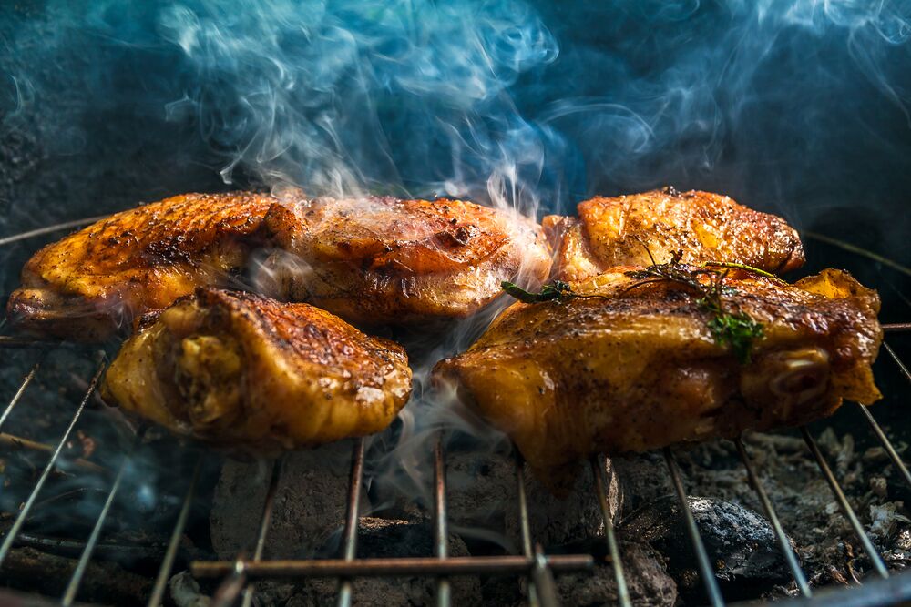 ¿Cuál es la mejor manera de recalentar el pollo ahumado?