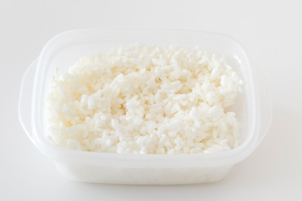 Cómo recalentar arroz congelado