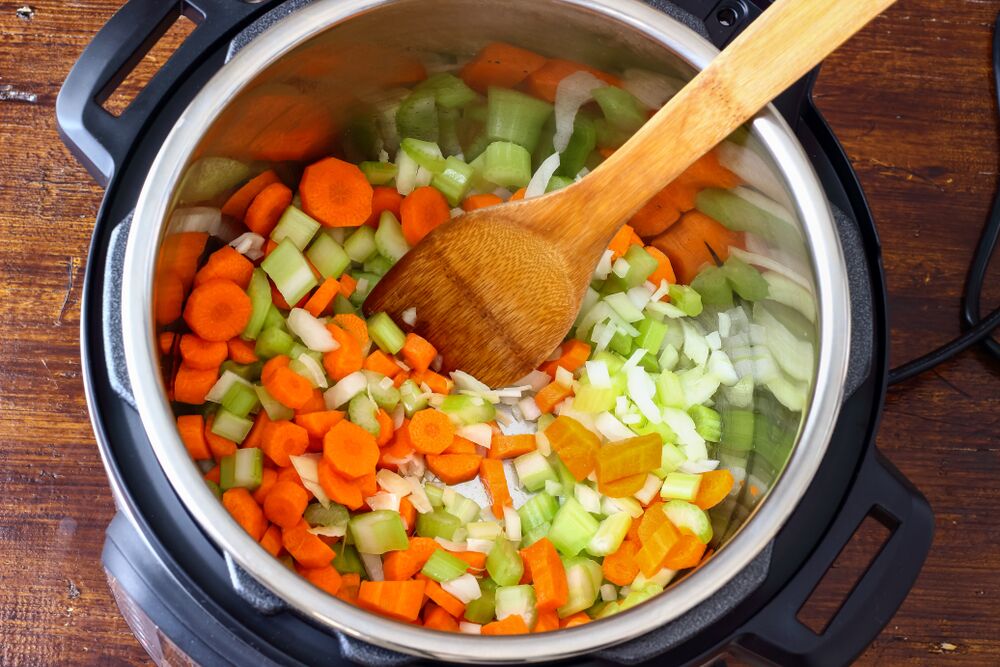Cómo recalentar sopa en una olla instantánea