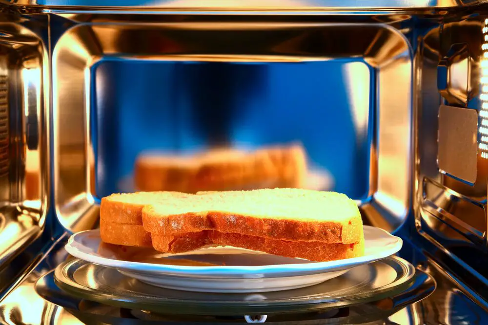 Cómo tostar pan con microondas