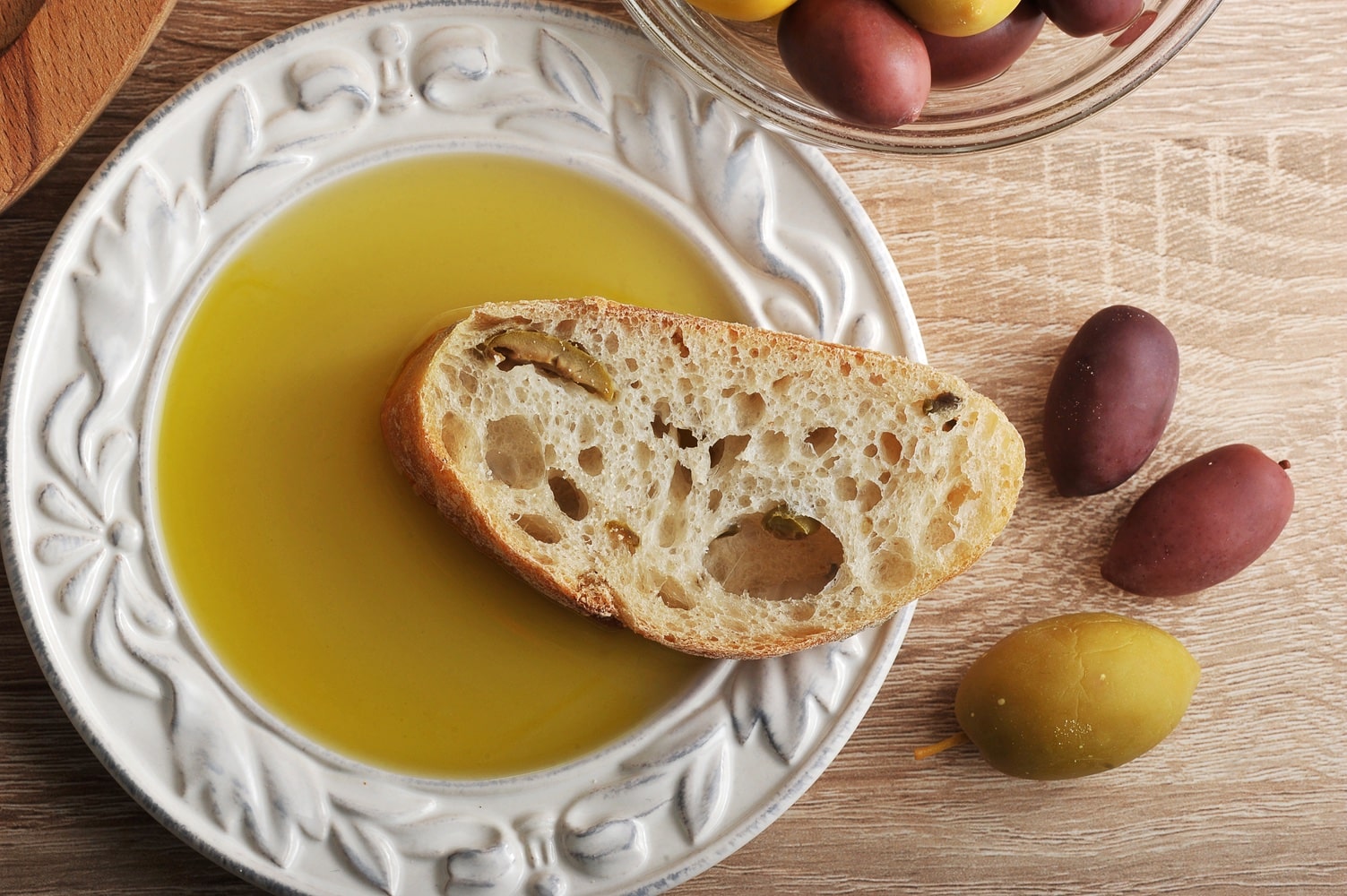 Aceite de oliva virgen extra: un alimento básico saludable en la cocina