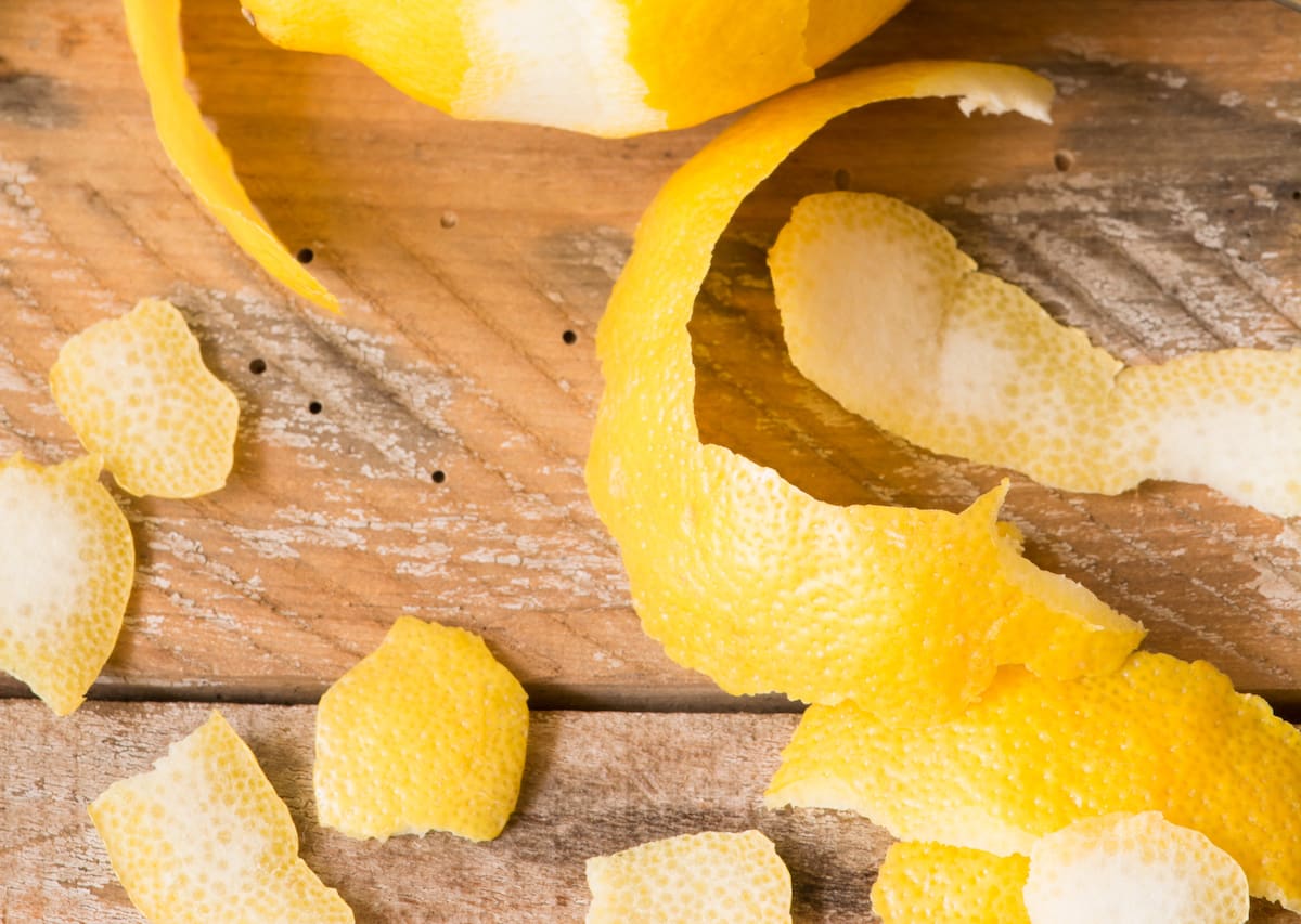 Cáscara de limón: más que ralladura