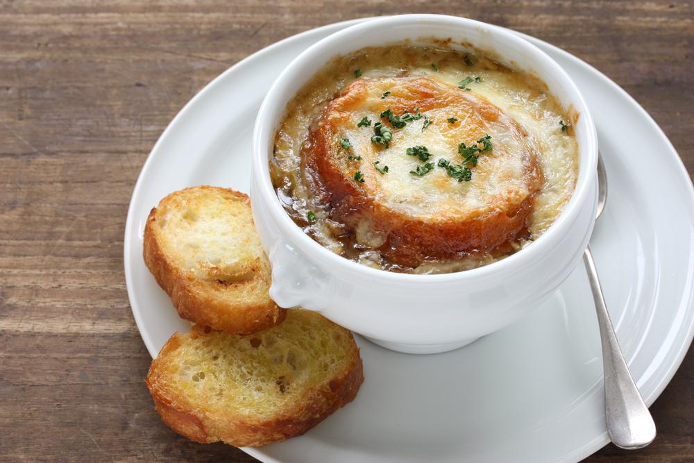 ¿Cuál es el mejor queso para la sopa de cebolla francesa?