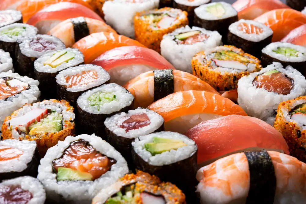 ¿Cuál es la mejor manera de recalentar sushi?