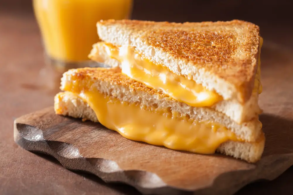 Cómo recalentar un sándwich de queso a la parrilla