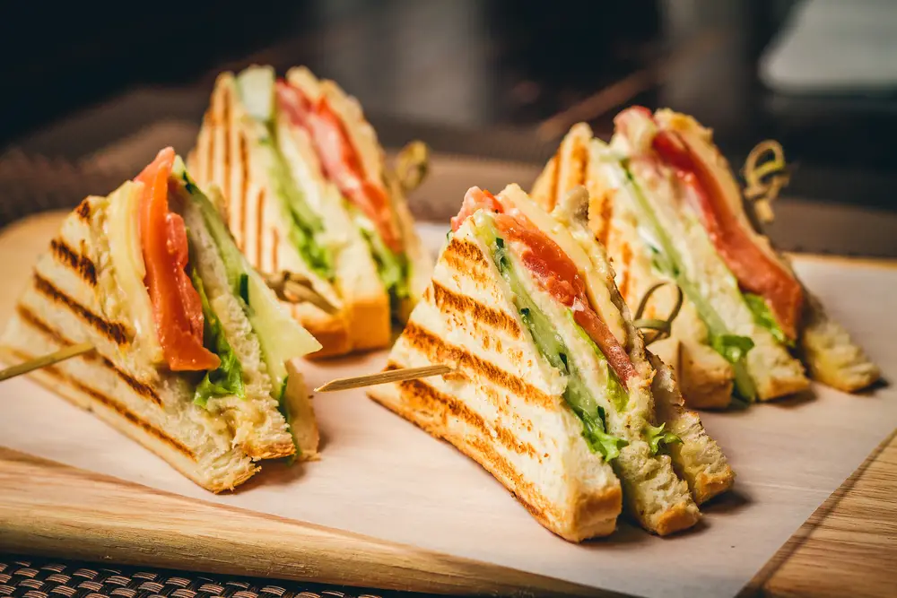 ¿Cuál es la mejor manera de recalentar un sándwich?