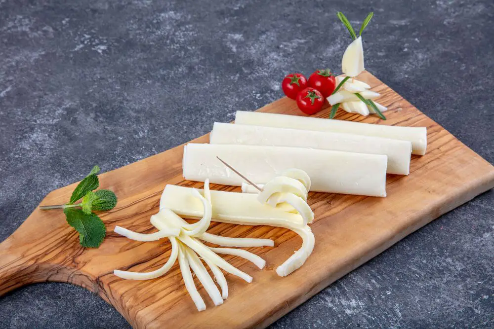 ¿Por qué el queso en tiras sabe mejor cuando se pela?