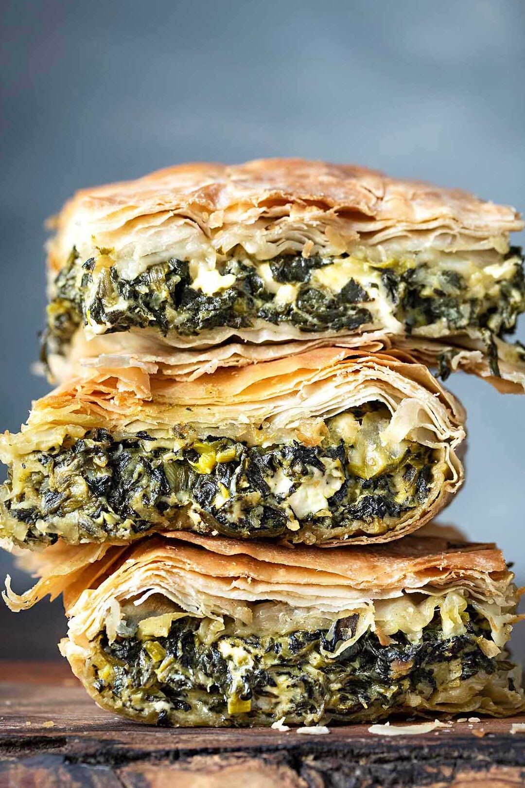 Pastel griego fácil de espinacas (Spanakopita tradicional) - The Hungry Bites