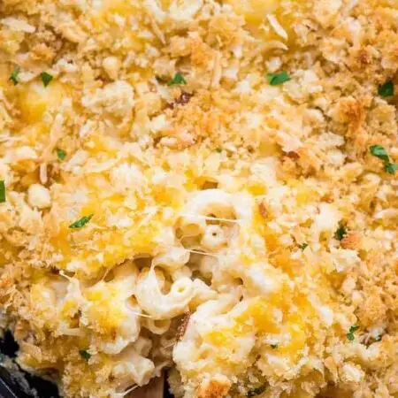Macarrones con queso cremosos al horno con cobertura de panko rallado