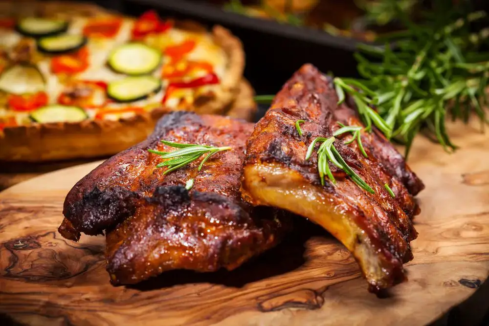 ¿Cuánto tiempo se hierven las costillas antes de asarlas? (Contestada)