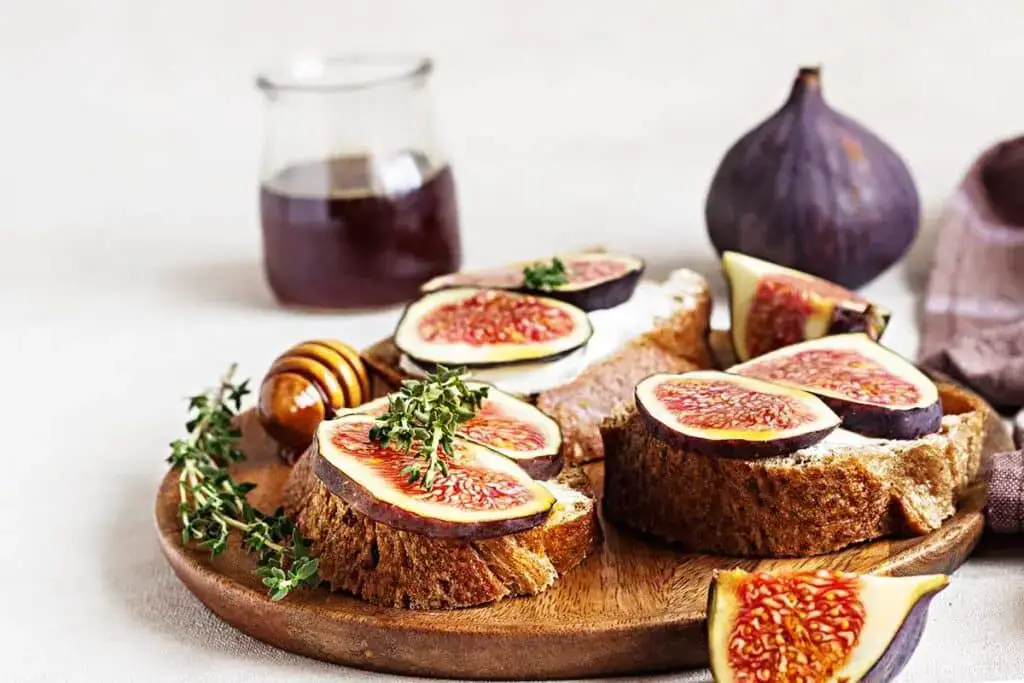 Fruta morada (16 frutas con un tono encantador)