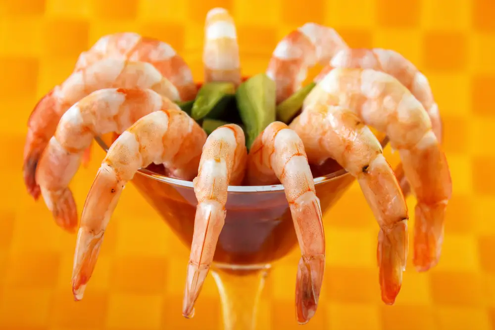 ¿Cuánto dura el cóctel de camarones en la nevera?