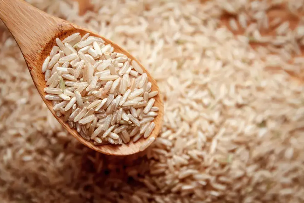¿Es malo comer arroz crudo?