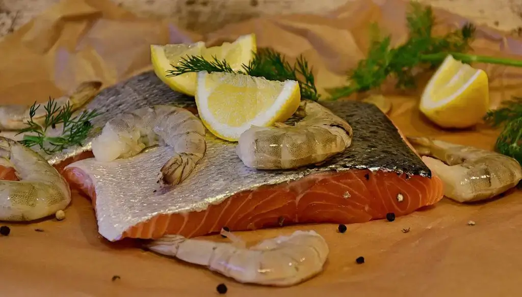 ¿Comes piel de salmón? ¿Cuáles son los beneficios y los riesgos?