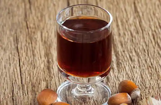 Los 13 Mejores Sustitutos del Amaretto y Modo de Uso