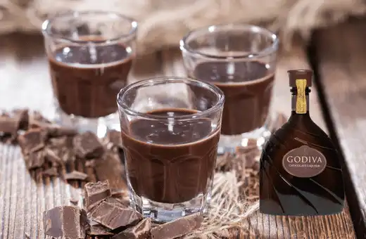 Los 13 Mejores Sustitutos del Amaretto y Modo de Uso