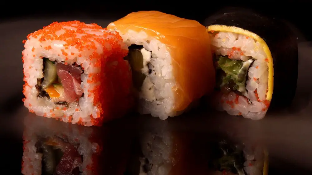 ¿Cuál es la mejor manera de recalentar sushi?