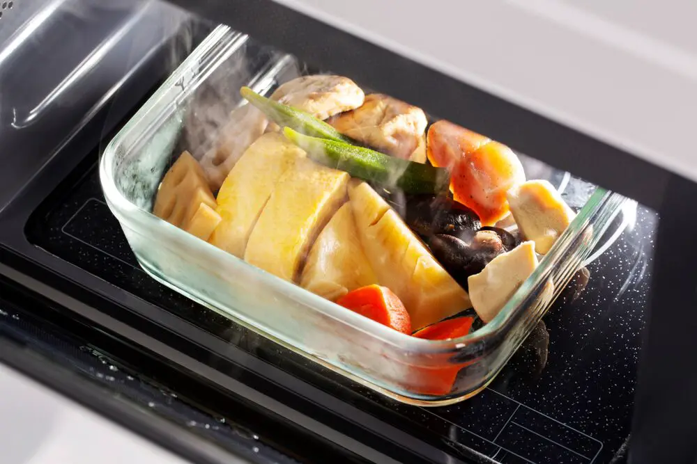 ¿Se pueden recalentar dos veces los alimentos congelados?