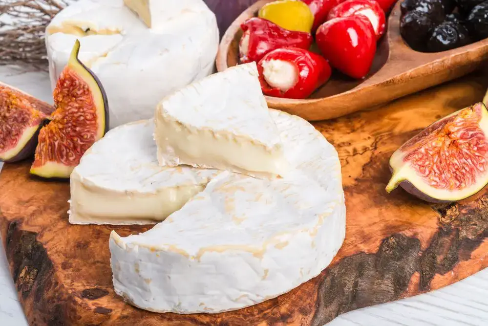 ¿Se puede calentar queso brie en el microondas? Aquí hay algunos pasos simples