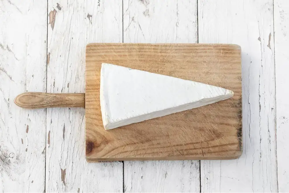 ¿Se puede calentar queso brie en el microondas? Aquí hay algunos pasos simples