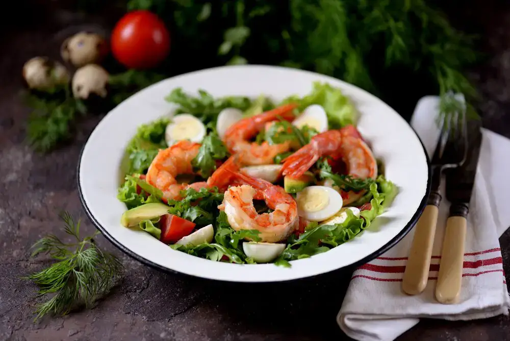 Comer colas de camarones: ¿es saludable y se pueden comer?