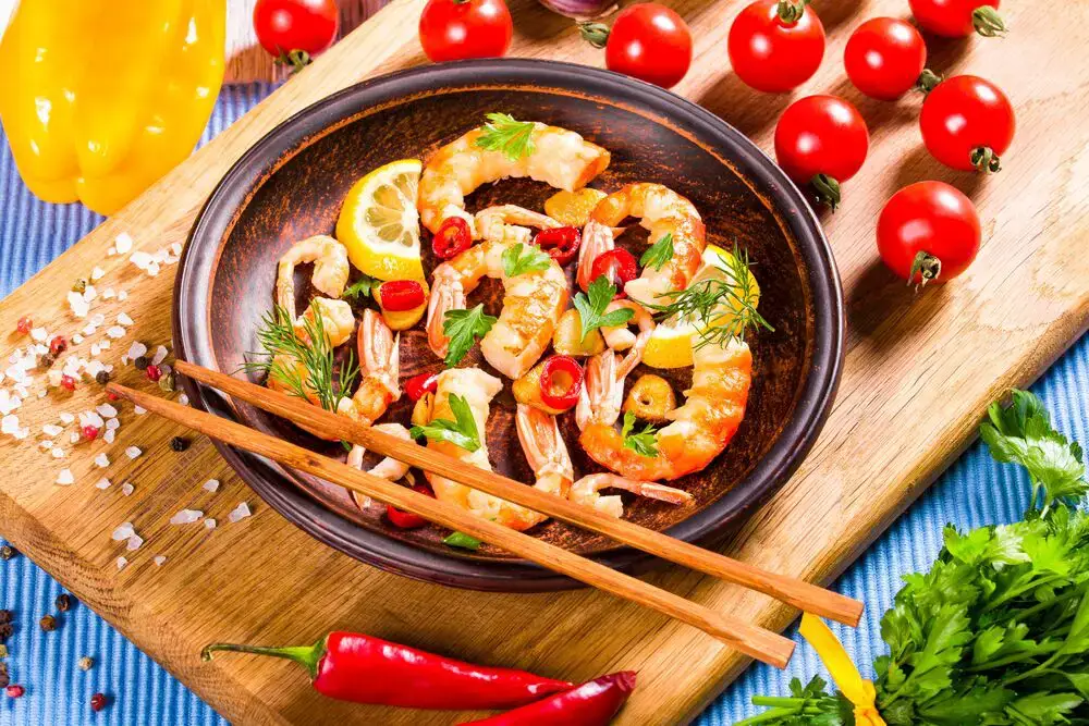 Comer colas de camarones: ¿es saludable y se pueden comer?