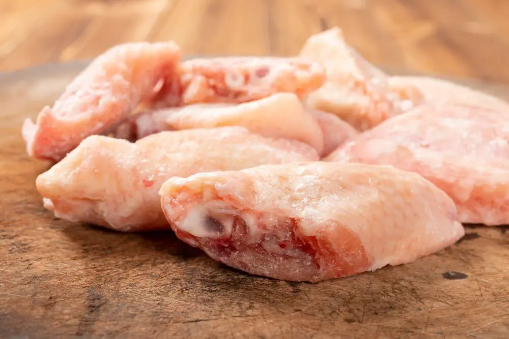 Cómo descongelar alitas de pollo congeladas