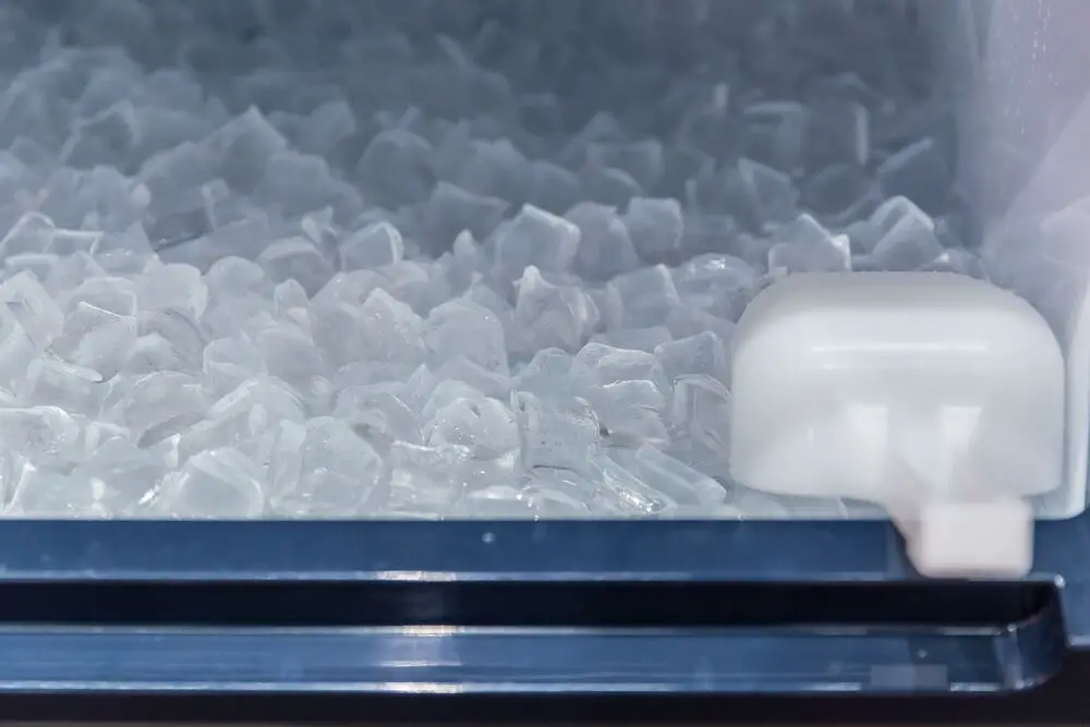 ¿Cuánto tiempo tardan en congelarse los cubitos de hielo?
