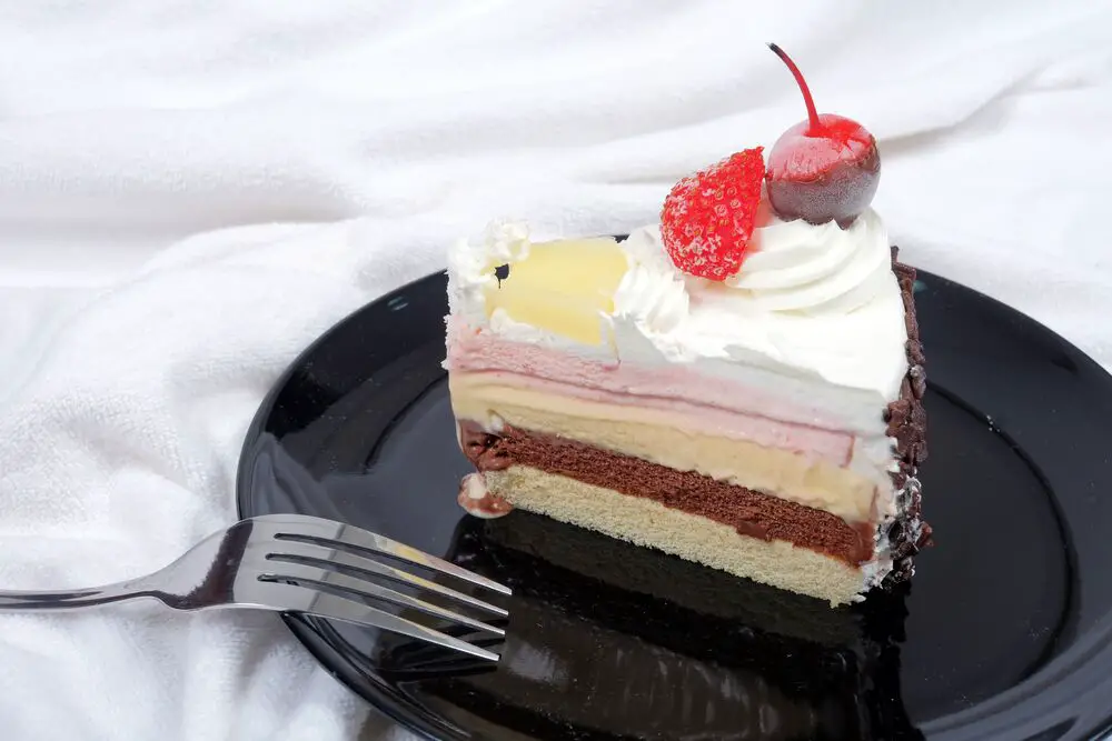 ¿Cuánto tiempo se tarda en descongelar un pastel de helado?