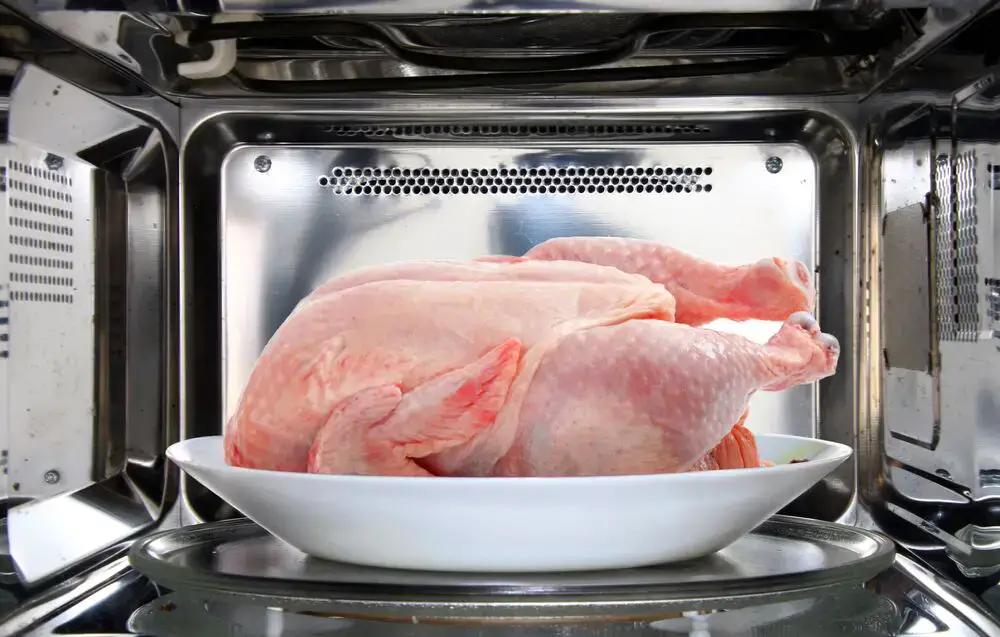 Cómo recalentar pollo en el microondas