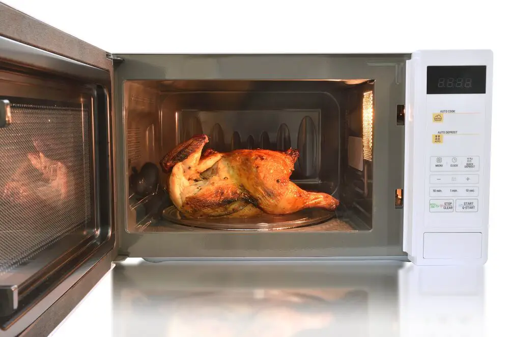 Cómo recalentar pollo en el microondas