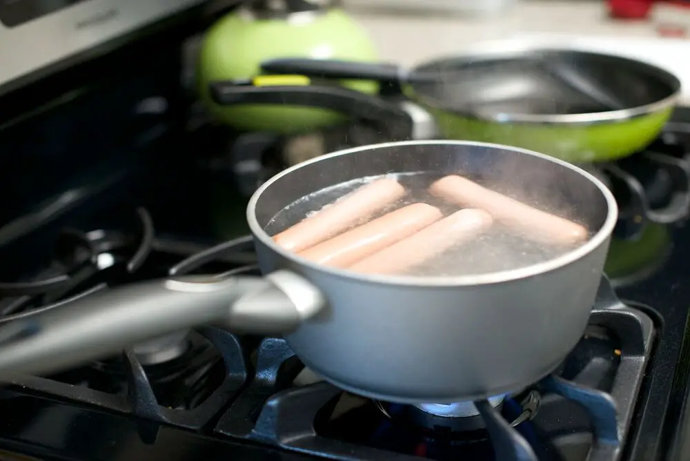¿Puedes congelar salchichas cocidas?