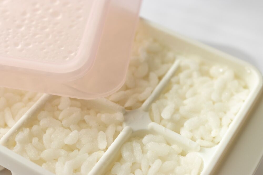 Cómo recalentar arroz congelado